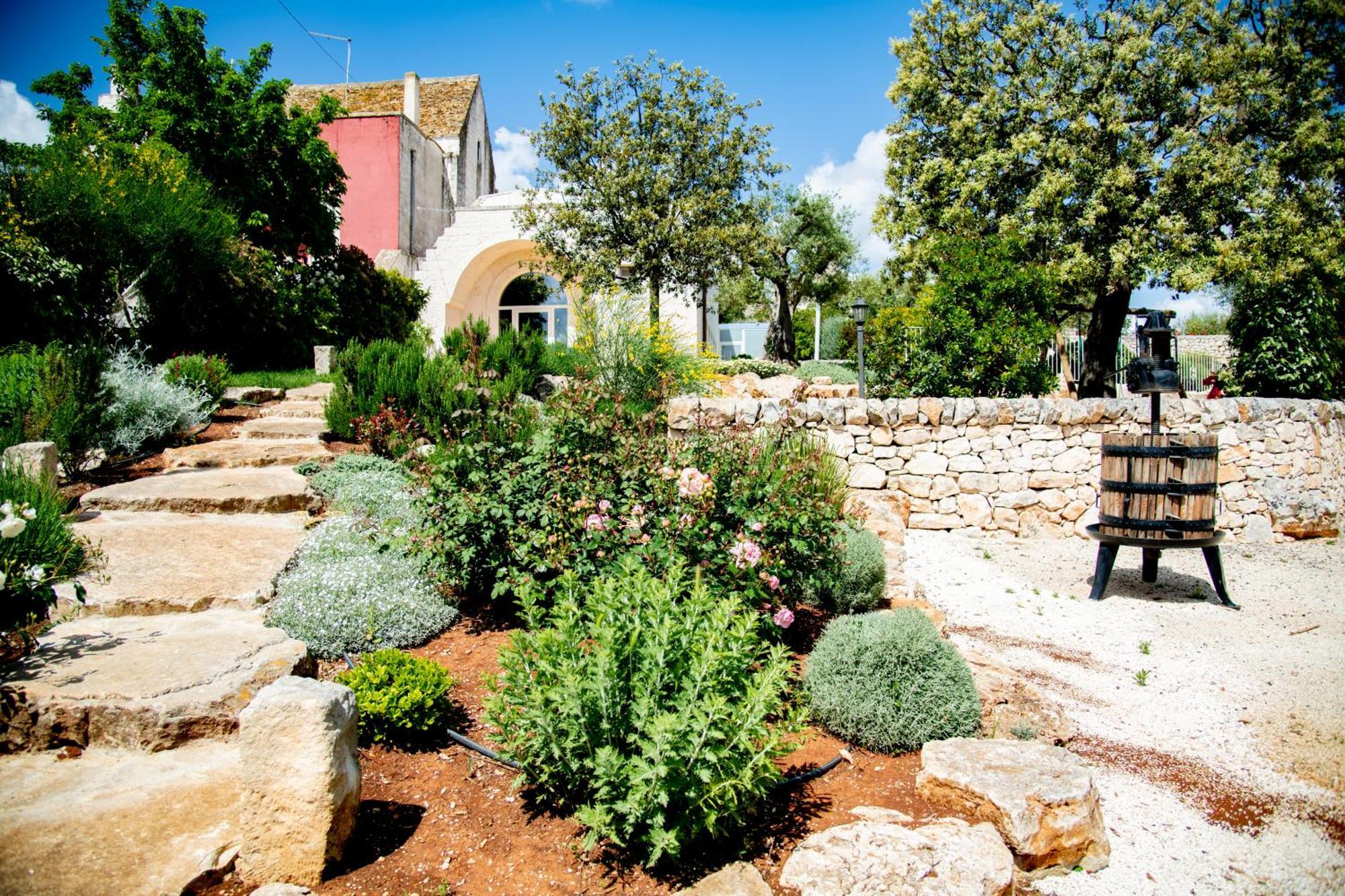 Trulli Arco Antico Villa โลโกโรตอนโด ภายนอก รูปภาพ