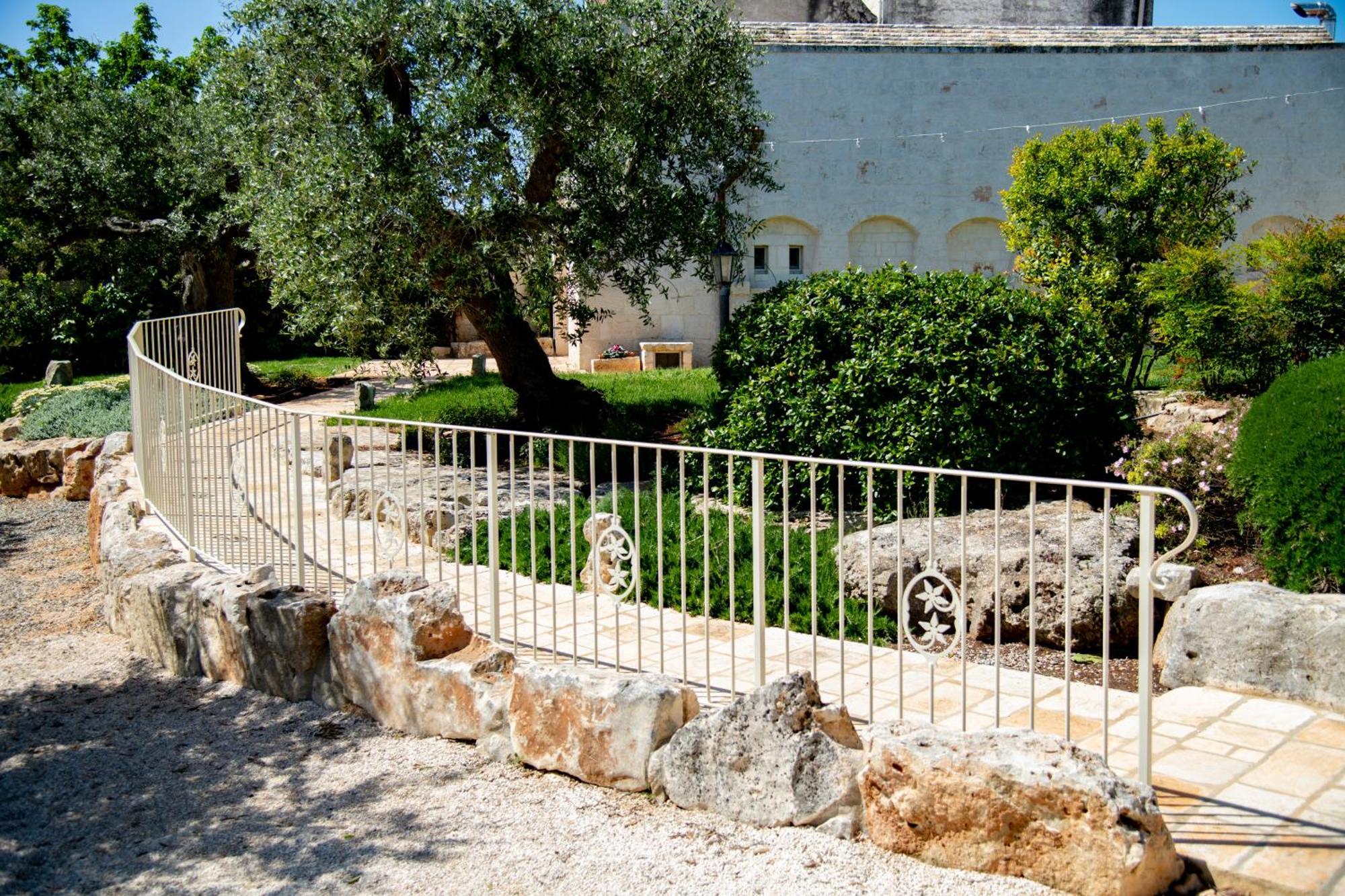 Trulli Arco Antico Villa โลโกโรตอนโด ภายนอก รูปภาพ