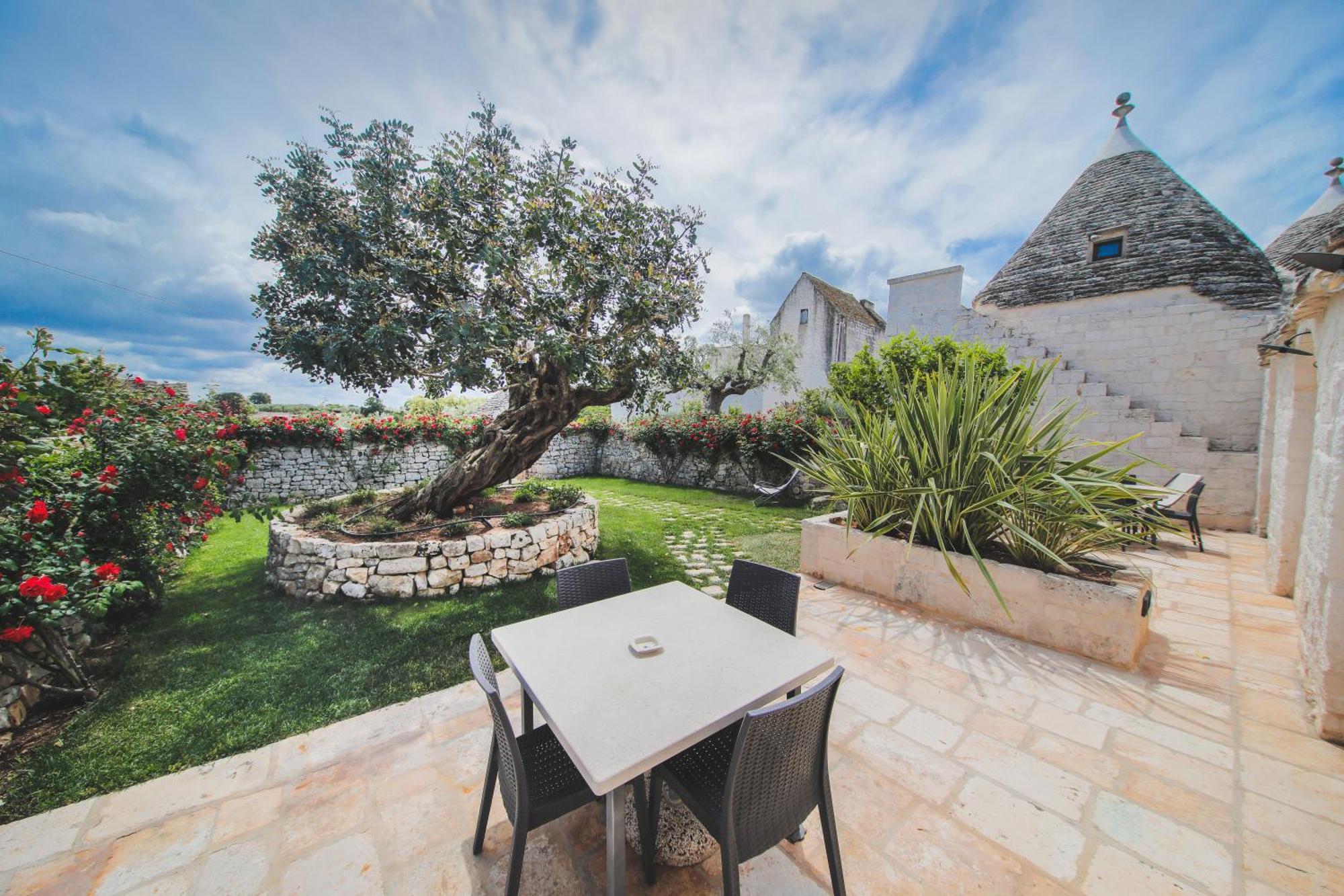 Trulli Arco Antico Villa โลโกโรตอนโด ภายนอก รูปภาพ