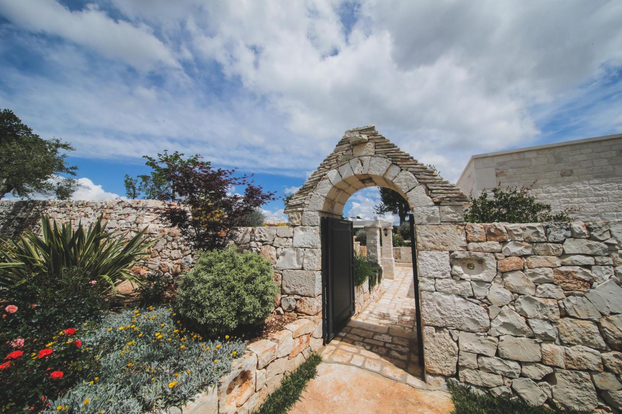 Trulli Arco Antico Villa โลโกโรตอนโด ภายนอก รูปภาพ